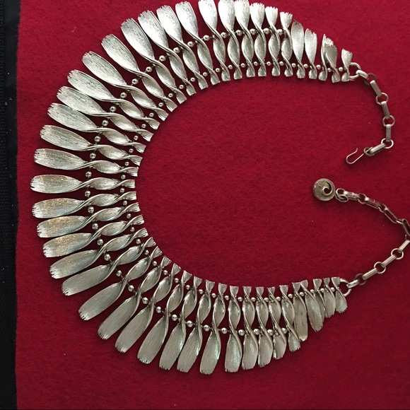 STUNNING METAL ART NECKLACE - Picture 4 of 6
